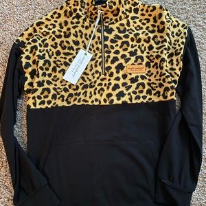 New with tags simply southern cheetah pullover